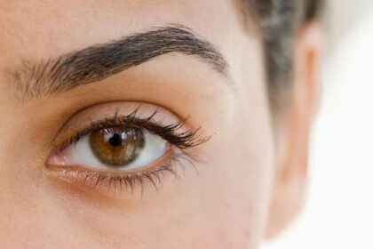 How to Dye Your Eyebrows at Home